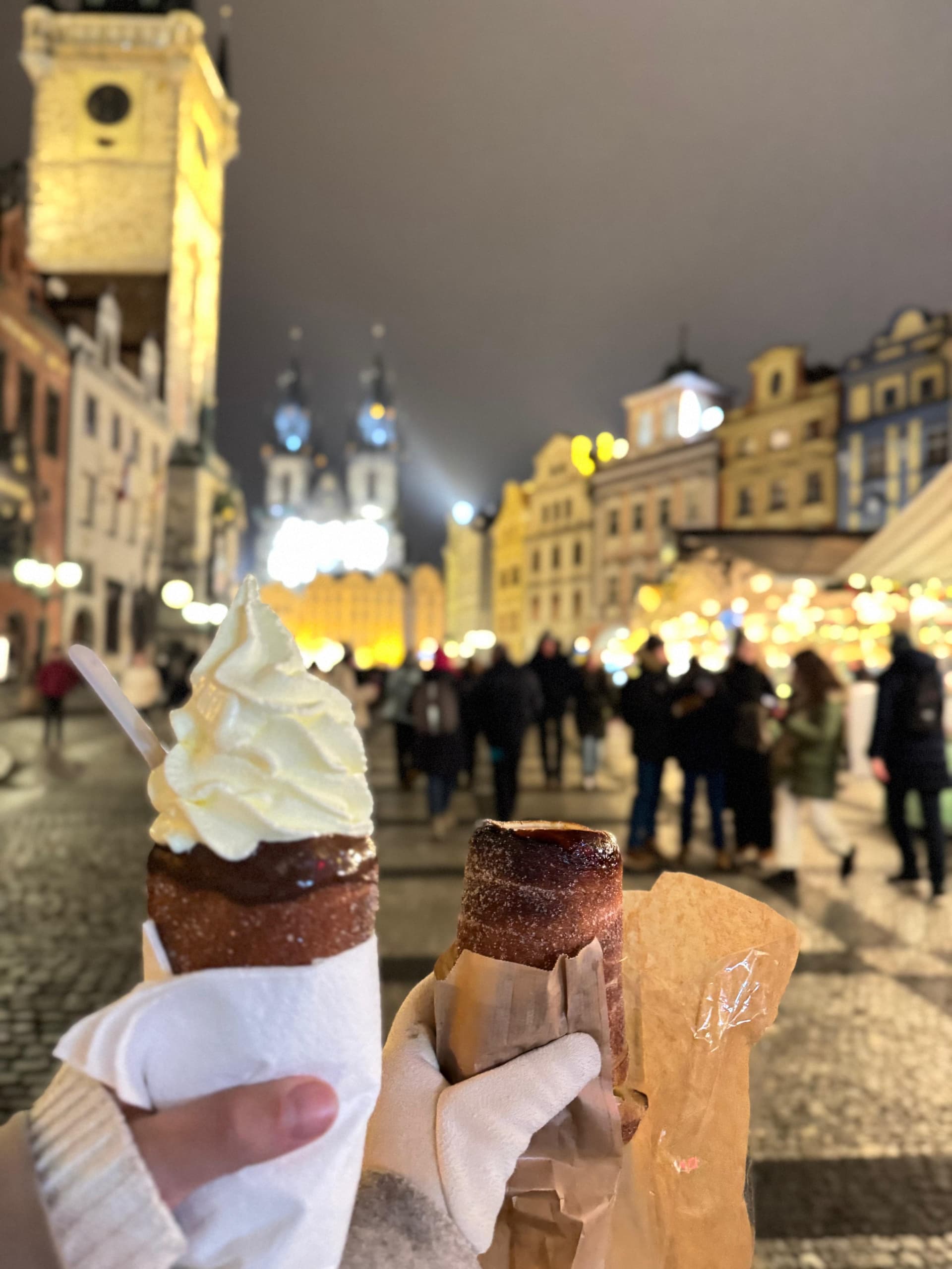 Foto de viagem a Praga, com destaque para um chimney cake